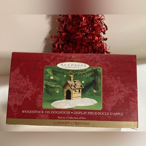 A Snoopy Christmas Peanuts Hallmark Keepsake Ornament Doghouse Dated 2000 NIB - Picture 1 of 5